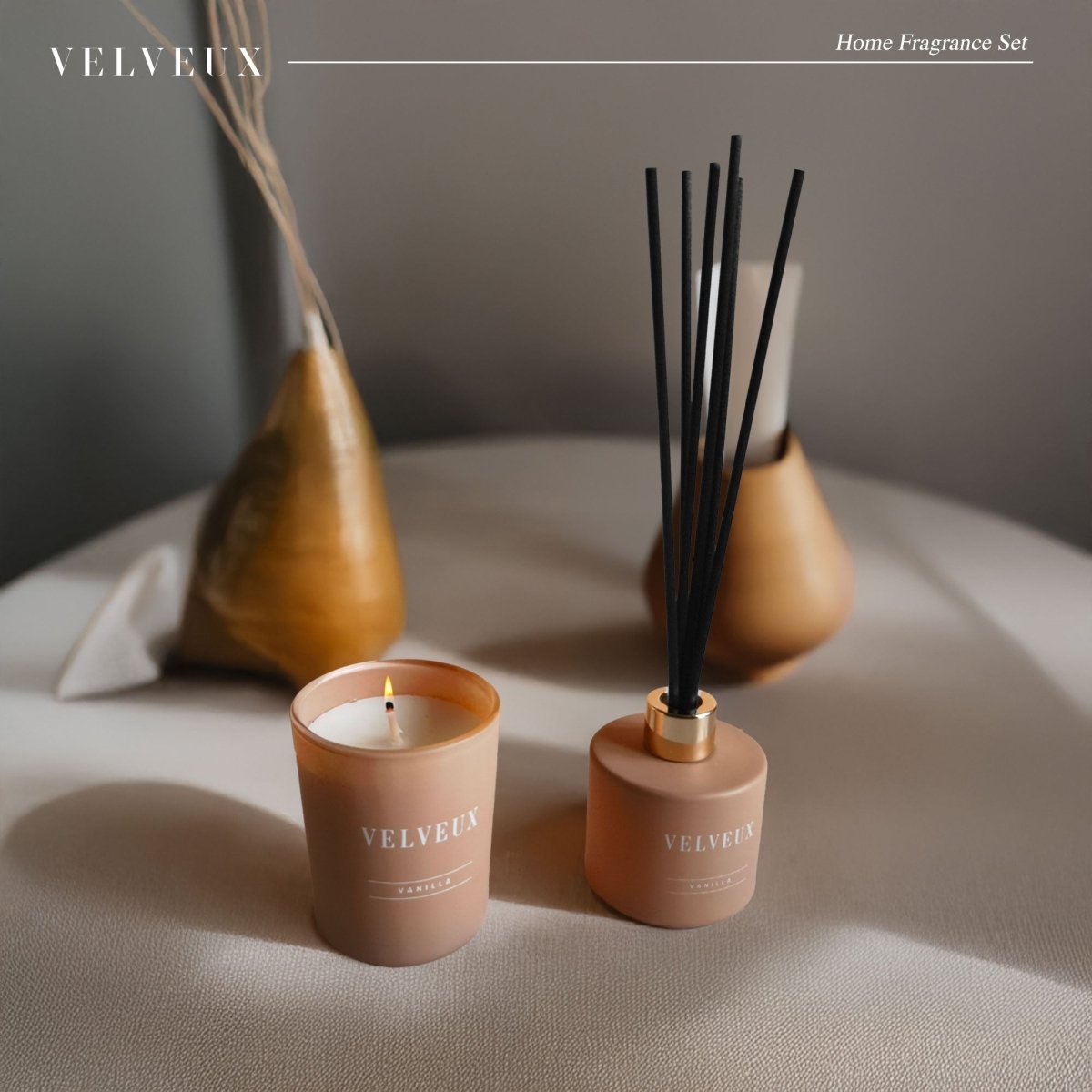 Geurkaars en geurstokjes home decoratieset | Vanille - Velveux - 8720865759586 - Vegan en Natuurlijke skincare routine's